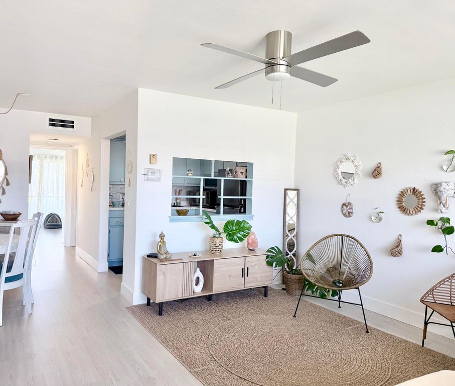 3322 Cynthia Lane 207, Lake Worth Beach, FL 33461