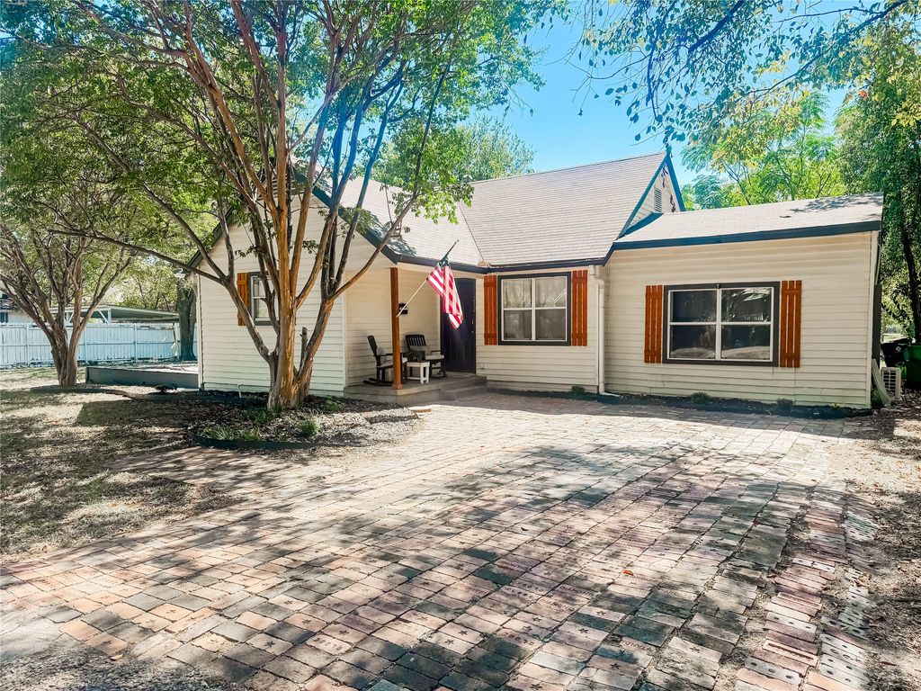 212 Penn Street, Waxahachie, TX 75165