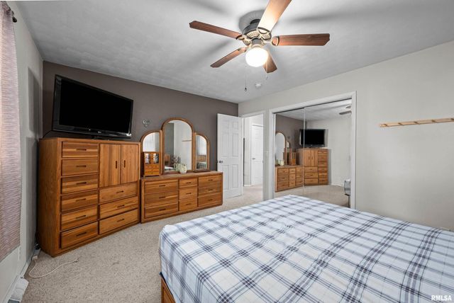 201 12TH Street, De Witt, IA 52742