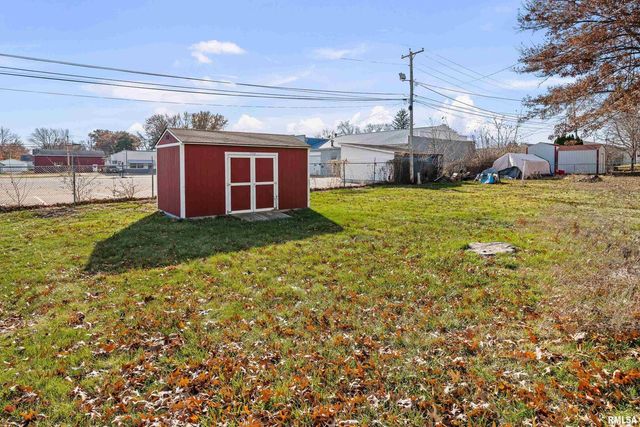 201 12TH Street, De Witt, IA 52742