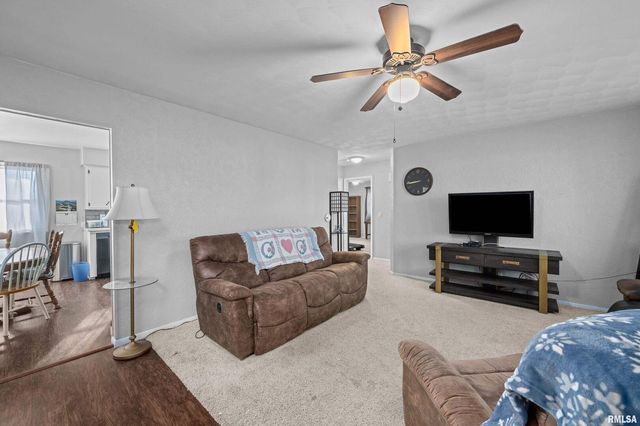 201 12TH Street, De Witt, IA 52742