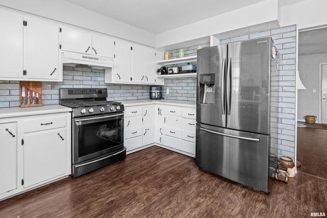 201 12TH Street, De Witt, IA 52742