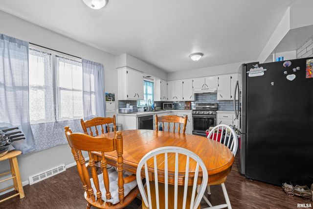 201 12TH Street, De Witt, IA 52742