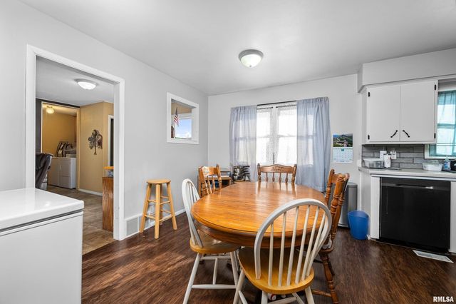 201 12TH Street, De Witt, IA 52742