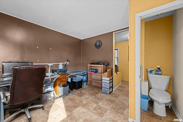 201 12TH Street, De Witt, IA 52742