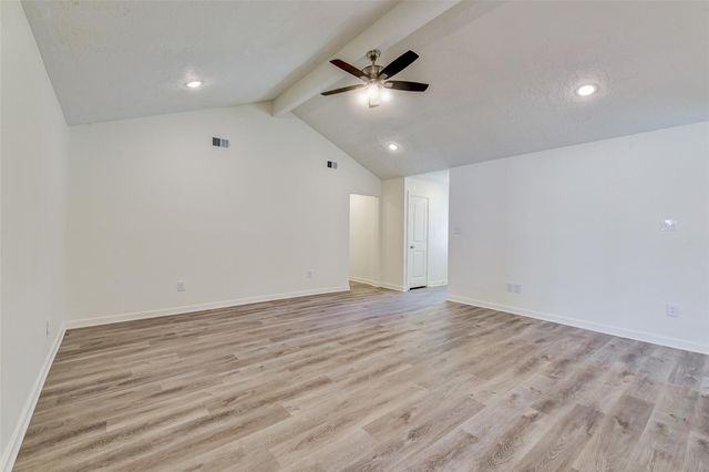 16813 Gleneagle Dr N, Conroe, TX 77385