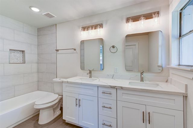 16813 Gleneagle Dr N, Conroe, TX 77385