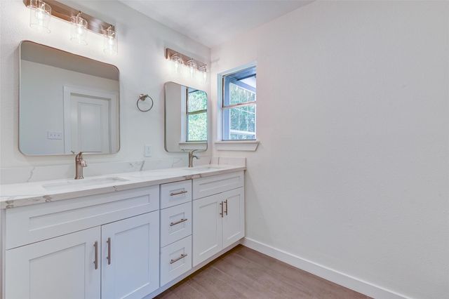 16813 Gleneagle Dr N, Conroe, TX 77385