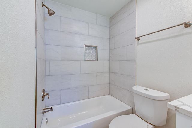 16813 Gleneagle Dr N, Conroe, TX 77385