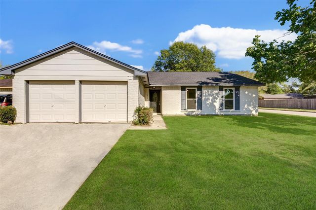 16813 Gleneagle Dr N, Conroe, TX 77385