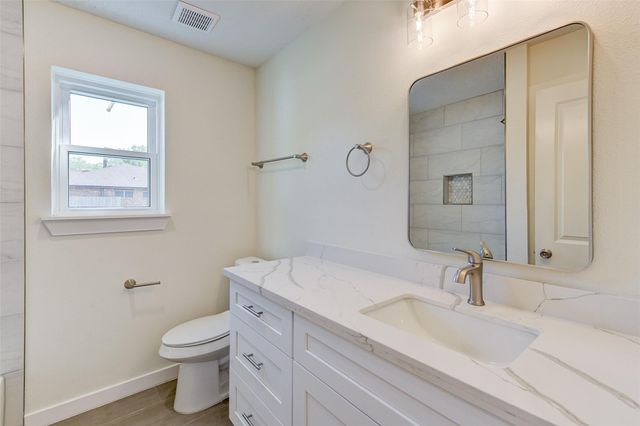 16813 Gleneagle Dr N, Conroe, TX 77385