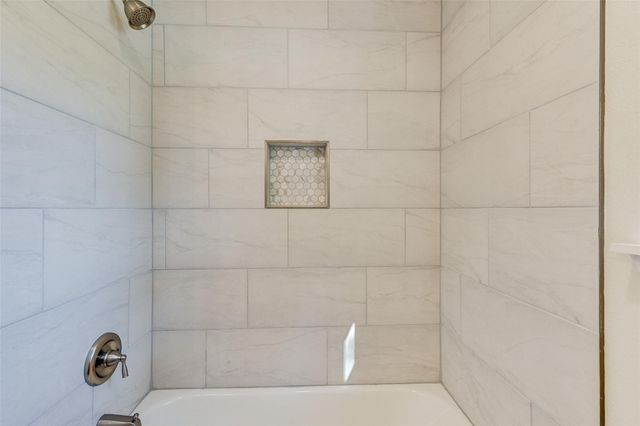 16813 Gleneagle Dr N, Conroe, TX 77385