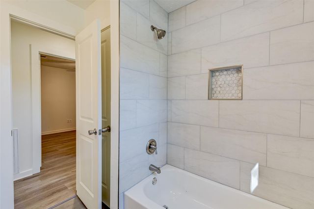 16813 Gleneagle Dr N, Conroe, TX 77385