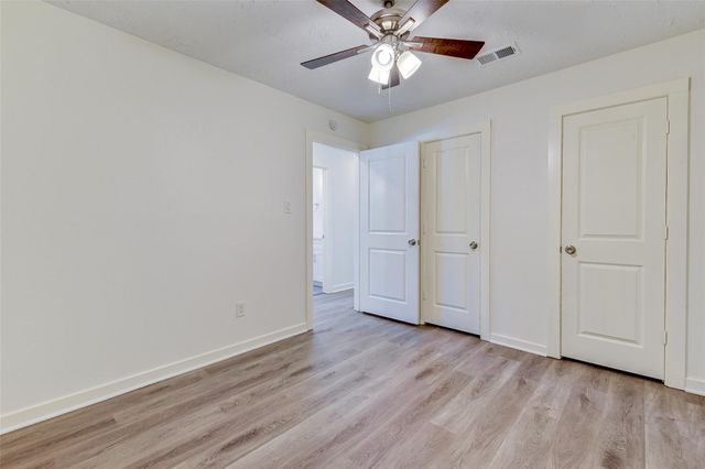 16813 Gleneagle Dr N, Conroe, TX 77385