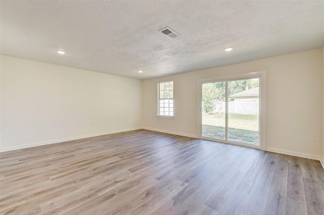 16813 Gleneagle Dr N, Conroe, TX 77385