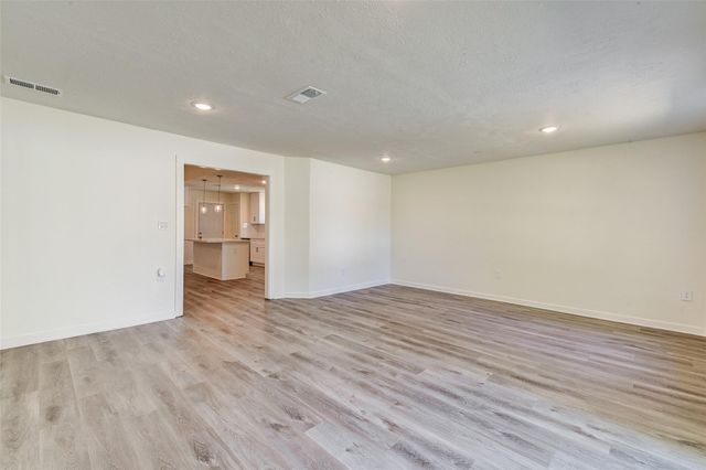 16813 Gleneagle Dr N, Conroe, TX 77385