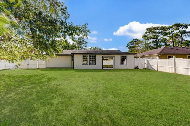 16813 Gleneagle Dr N, Conroe, TX 77385