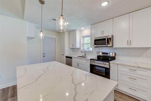 16813 Gleneagle Dr N, Conroe, TX 77385