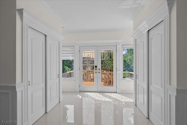12 Byron Ct, Parsippany-troy Hills Twp., NJ 07054