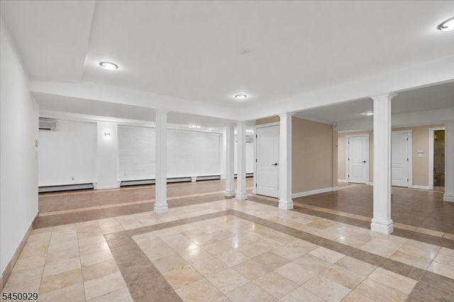 12 Byron Ct, Parsippany-troy Hills Twp., NJ 07054