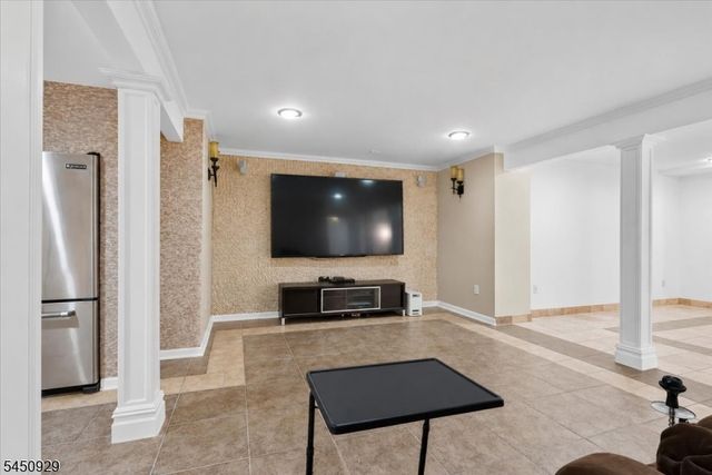 12 Byron Ct, Parsippany-troy Hills Twp., NJ 07054