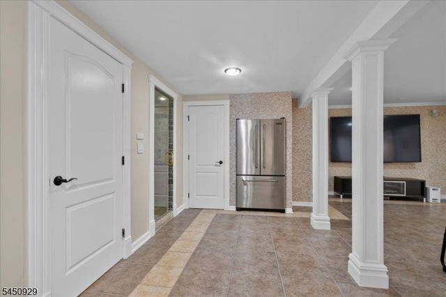 12 Byron Ct, Parsippany-troy Hills Twp., NJ 07054