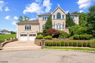 12 Byron Ct, Parsippany-troy Hills Twp., NJ 07054