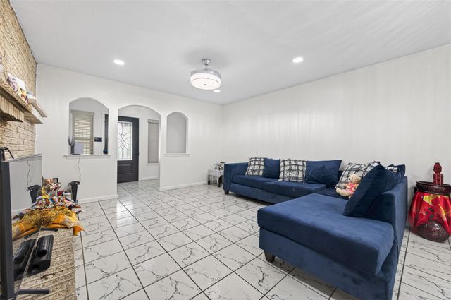 13902 Ambrose Street, Houston, TX 77045