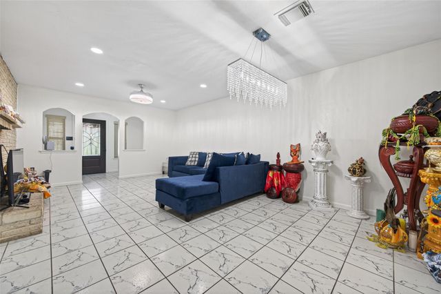 13902 Ambrose Street, Houston, TX 77045