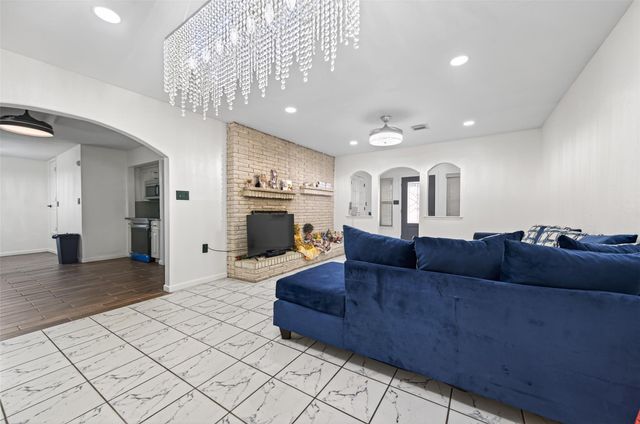 13902 Ambrose Street, Houston, TX 77045