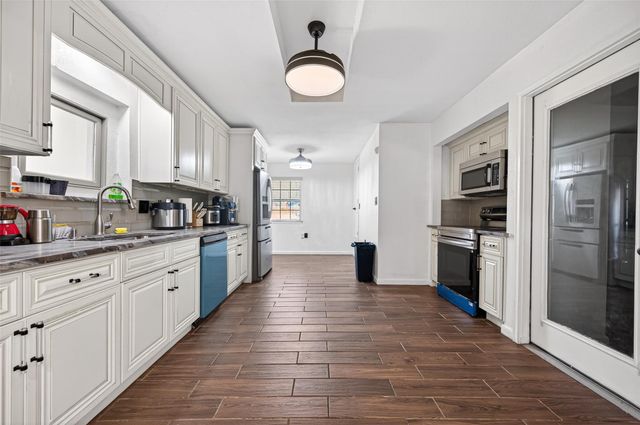 13902 Ambrose Street, Houston, TX 77045