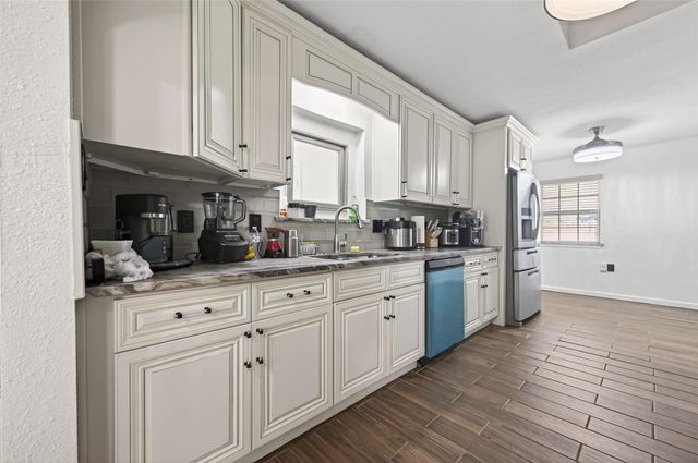 13902 Ambrose Street, Houston, TX 77045