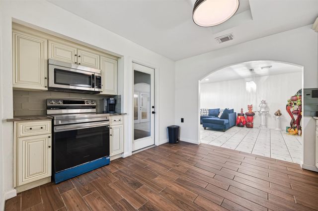 13902 Ambrose Street, Houston, TX 77045