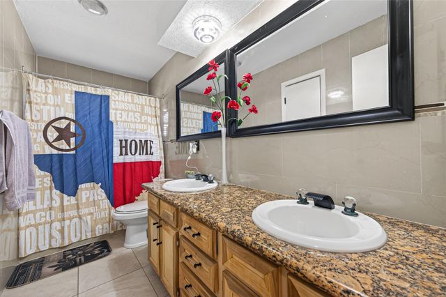 13902 Ambrose Street, Houston, TX 77045