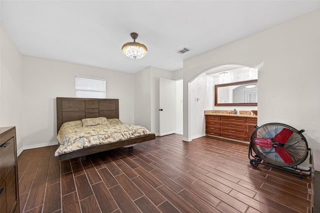 13902 Ambrose Street, Houston, TX 77045