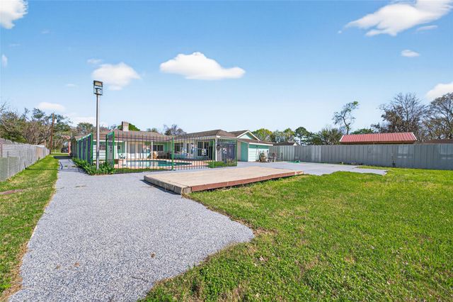 13902 Ambrose Street, Houston, TX 77045