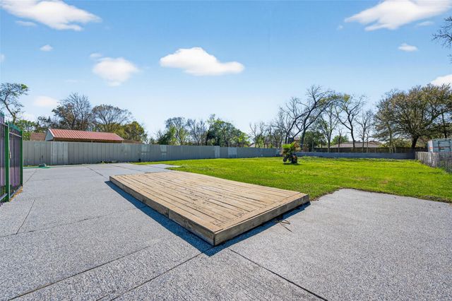 13902 Ambrose Street, Houston, TX 77045