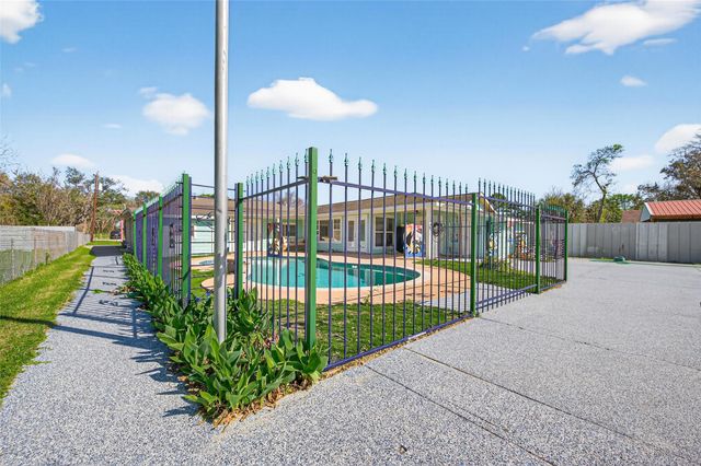 13902 Ambrose Street, Houston, TX 77045