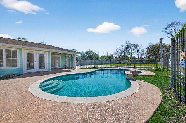 13902 Ambrose Street, Houston, TX 77045