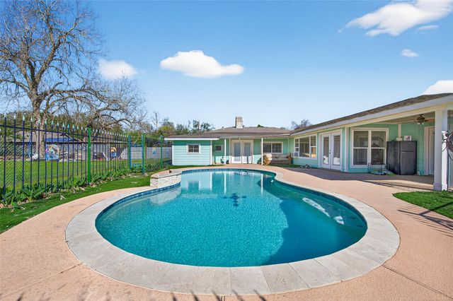 13902 Ambrose Street, Houston, TX 77045