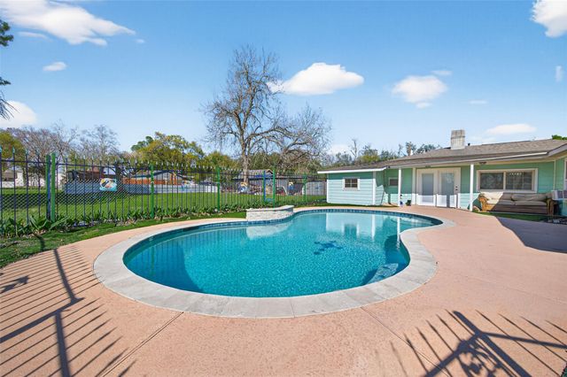 13902 Ambrose Street, Houston, TX 77045