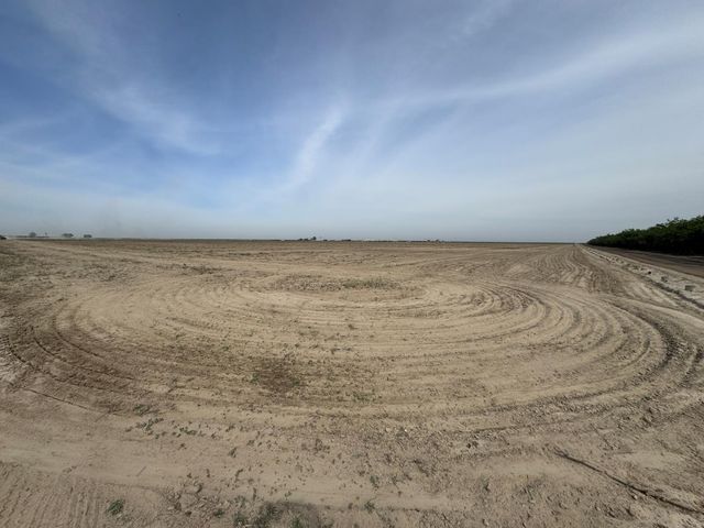 9495 W Kamm Avenue, Caruthers, CA 93609