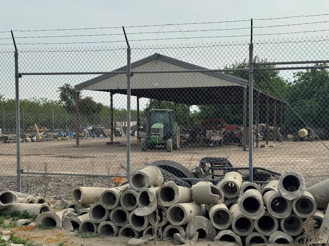 9495 W Kamm Avenue, Caruthers, CA 93609