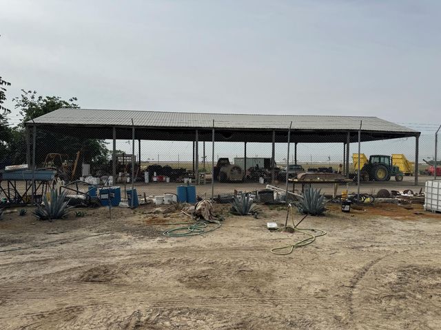 9495 W Kamm Avenue, Caruthers, CA 93609