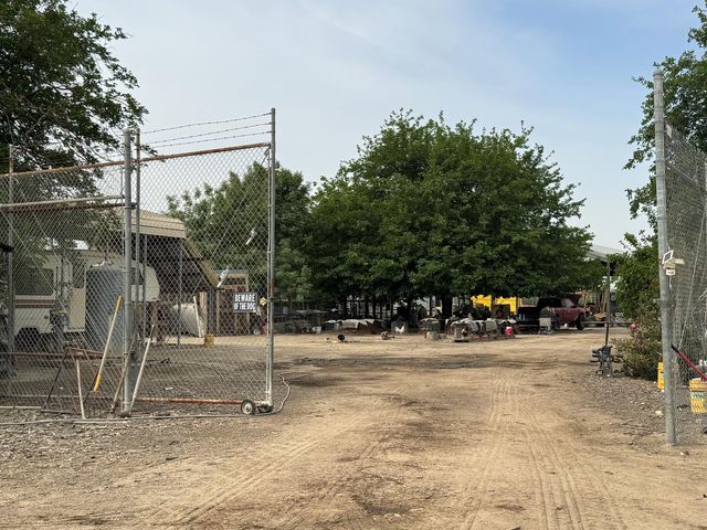 9495 W Kamm Avenue, Caruthers, CA 93609