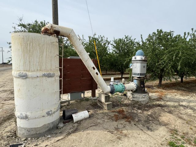 9495 W Kamm Avenue, Caruthers, CA 93609