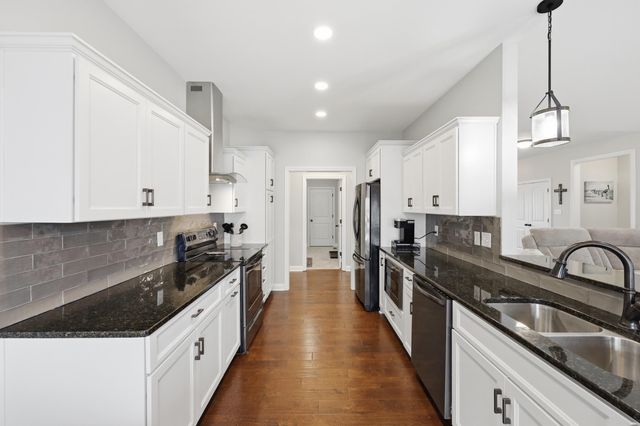 100 Minnow Cove Court, Nicholasville, KY 40356