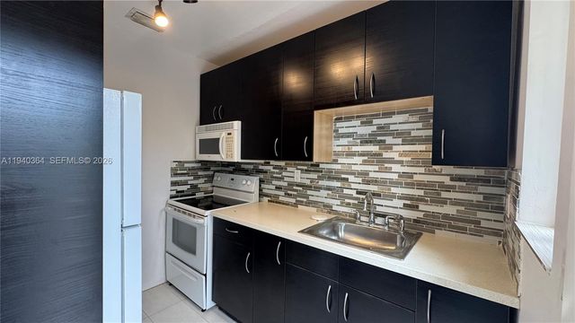 11105 NE 9th Ave, Biscayne Park, FL 33161