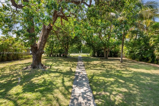 11105 NE 9th Ave, Biscayne Park, FL 33161