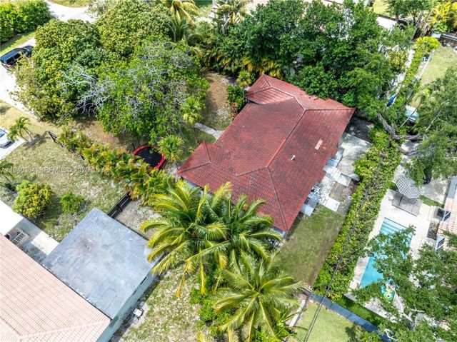 11105 NE 9th Ave, Biscayne Park, FL 33161